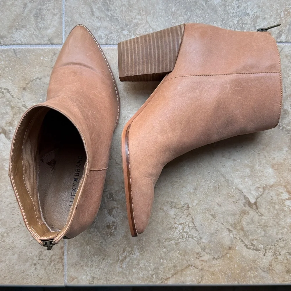 Lucky Brand Leather Ankle Boots Natural Putty Stacked Heel Back Zip Size 10/42 - Picture 2 of 15